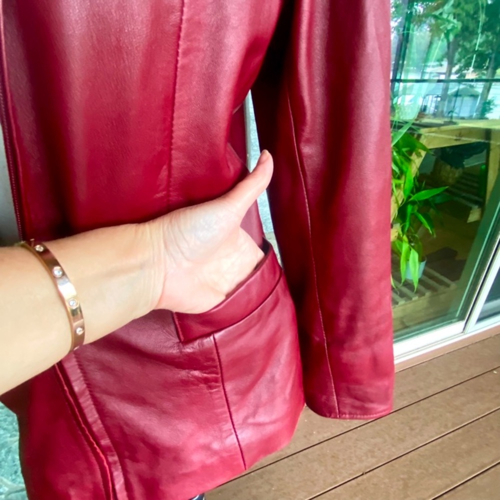 ♥️Deep Red/Burgundy VINTAGE Leather Jacket! Appx a size 6–8 **See measurements♥️ - Picture 9 of 17